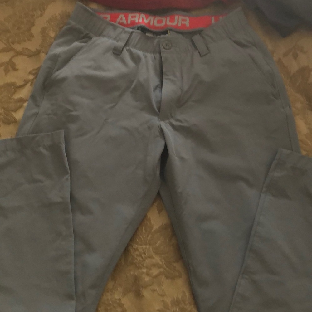 Under Armour flat front golf pants.